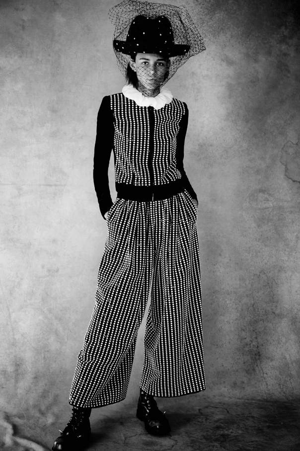 Outfit kombinéza dlhé nohavice golier blúzka čierna