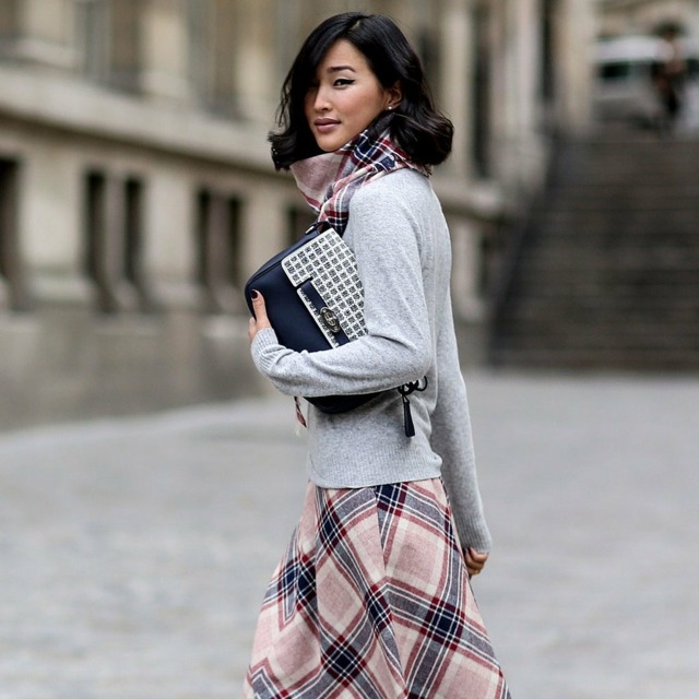 Károvaná sukňa v retro elegantnom jesennom štýle Kockovaná sukňa Schick z jesenných módnych trendov 2014