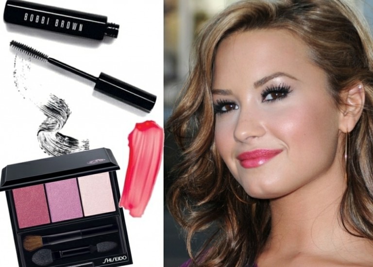 Paleta jesenných farieb-ružových-očných tieňov-čiernej-maskary-hnedých očí-broskyňových-rúžov