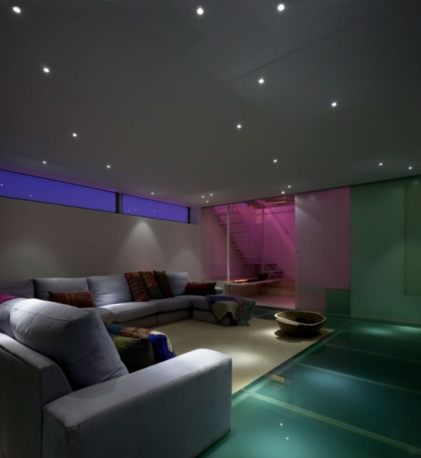 moderne osvetlená obývačka