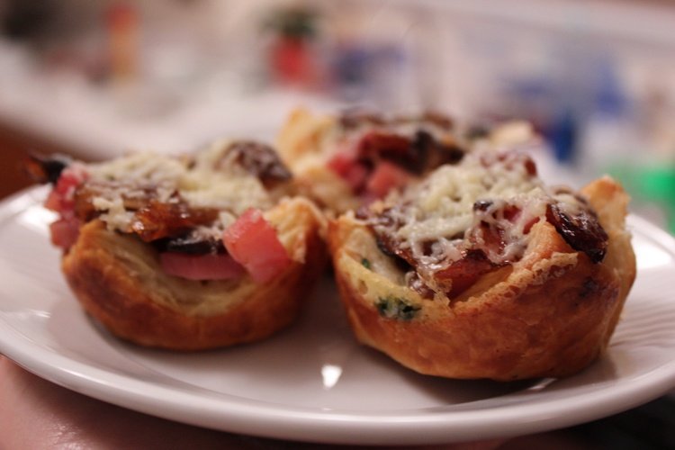 vydatné muffiny -recepty-lístkové cesto-šunka-syr-lahodné