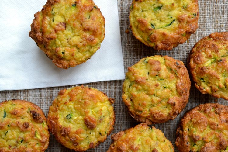 výdatné-muffiny-recepty-vegetariánsko-cuketovo-ovčí syr-lahodné