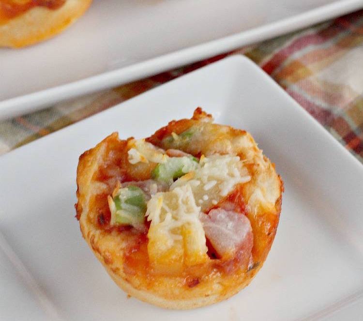 výdatné-muffiny-recepty-havaj-ananás-paprika-syr