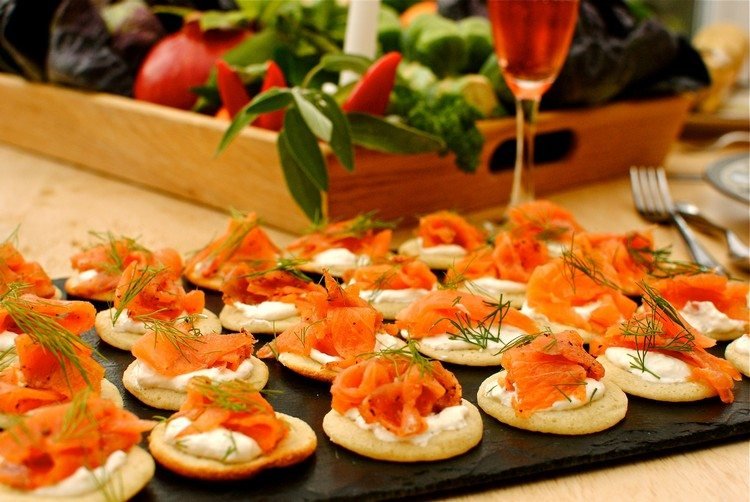 Ruské mini palacinky s creme fraiche a lososom Slané občerstvenie mini-palacinky-creme-fraiche-losos