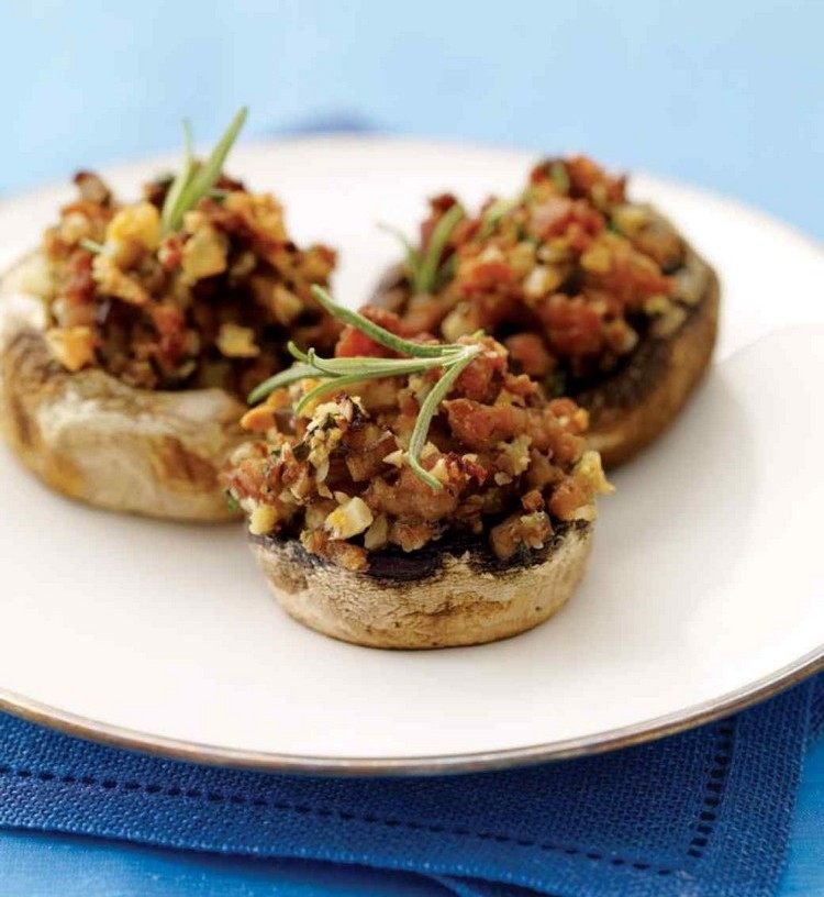 Plnené huby s orechmi a morčacím mäsom výdatné občerstvenie-plnené-šampiňóny-morčacie-lieskové orechy