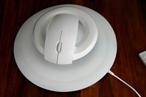 Hi-tech inovácia počítačová ergonomická myš Hi-tech inovácia v oblasti zdravia, ergonomický dizajn myši
