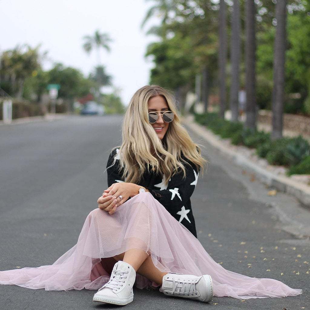 Vysoké tenisky kombinujú nápady svetrov z tylovej sukne