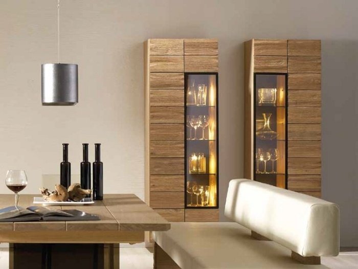 moderná drevená doska s vitrínami-V-Montana od Voglauera highboard-design-vitríny-V-MONTANA-vyrobené z-dreva-Voglauer