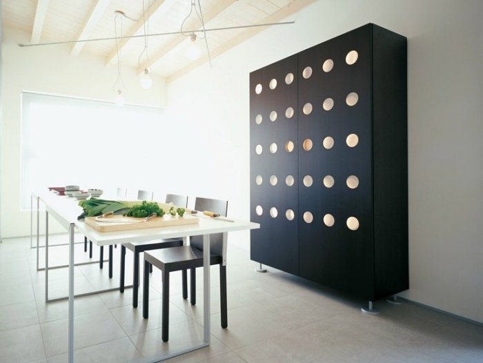 moderná vysoká doska z bukového dreva, čierno-mesačná od HORM.IT moderný-highboard-dizajn-čierno-bukový-MOONY-HORM.IT