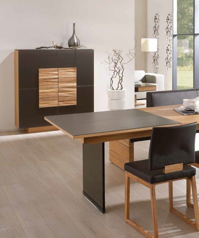 Highboard s drevenými prvkami v jedálenskom nábytku Montana od Voglauera Highboard-drevo-prvky-jedáleň-nábytok-montana-voglauer