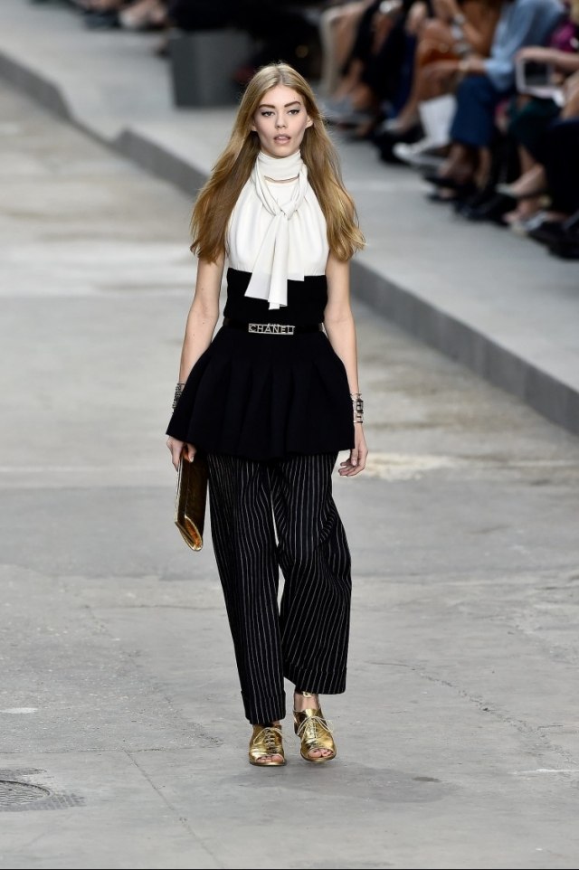 Parížsky týždeň módy-Hlavné body-Chanel show na jar-leto 2015-čiernobielo týždeň módy-parížske kolekcie-chanel-jar-leto-2015-čierno-biele