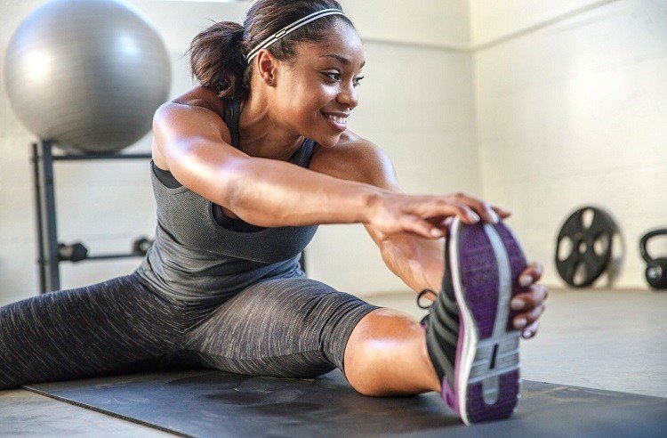 Hiit cvičebný plán fitnes cvičenia pre domácich začiatočníkov