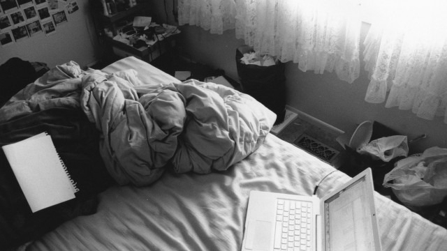 nápady pre aplikácie pomáhajú proti chaosu v neporiadku pomoc proti neporiadku chaos posteľ izba škaredá