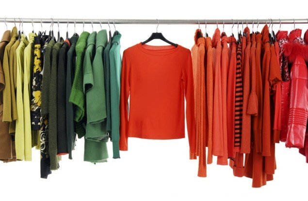 Správne kombinujte odtiene medzi sebou modré blúzky s kosticami