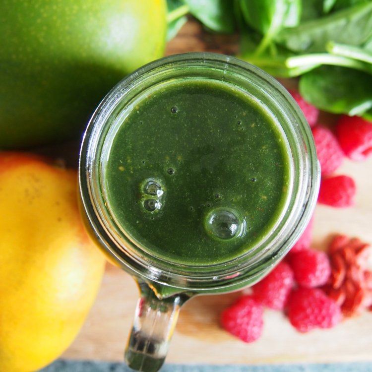 zdravé smoothie deti maliny spirulina