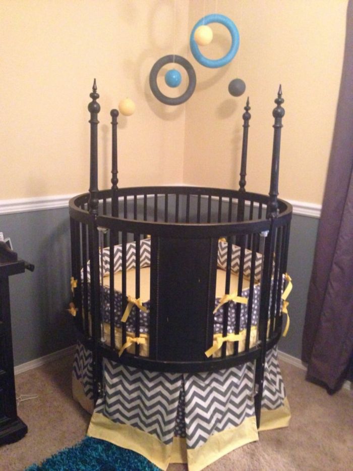 Baldachýn do detskej postieľky v barokovom štýle z masívu Detská postieľka v barokovom štýle s cikcakovým vzorom