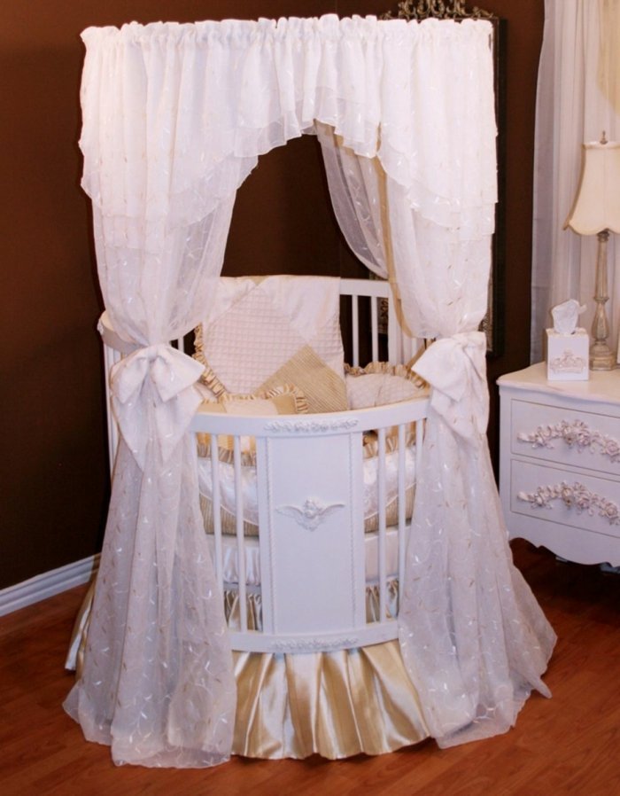 Nebo do detských postelí, do ktorých sa zamilujete okrúhla posteľ s baldachýnom-dizajn-transparentná