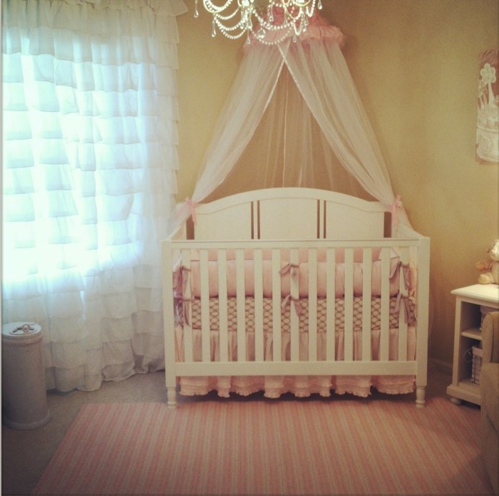 Baldachýn do postieľky na pripevnenie na stenu Nest-postieľka-nápady-s-baldachýnom-tyč