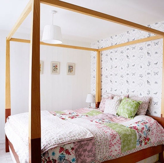 Inšpirácia prehozový prehoz na dievčenský pokoj s kvetinovým vzorom Tapeta so vzorom-patchwork-prehoz na posteľ-drevený rám