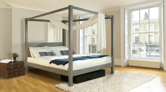 šedý drevený dizajn posteľ s baldachýnom nápad mestský byt sivý rám-drevená krabica-drevená podlaha-nadýchaný-koberec