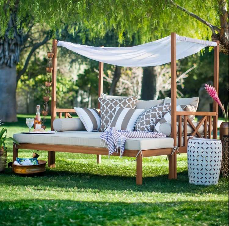 záhrada s baldachýnom