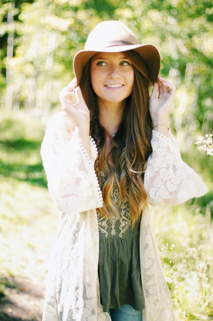 hippie-chic-fashion-boho-fedora-klobúk-blúzka-zelená-výšivka-kimono-biela-čipka