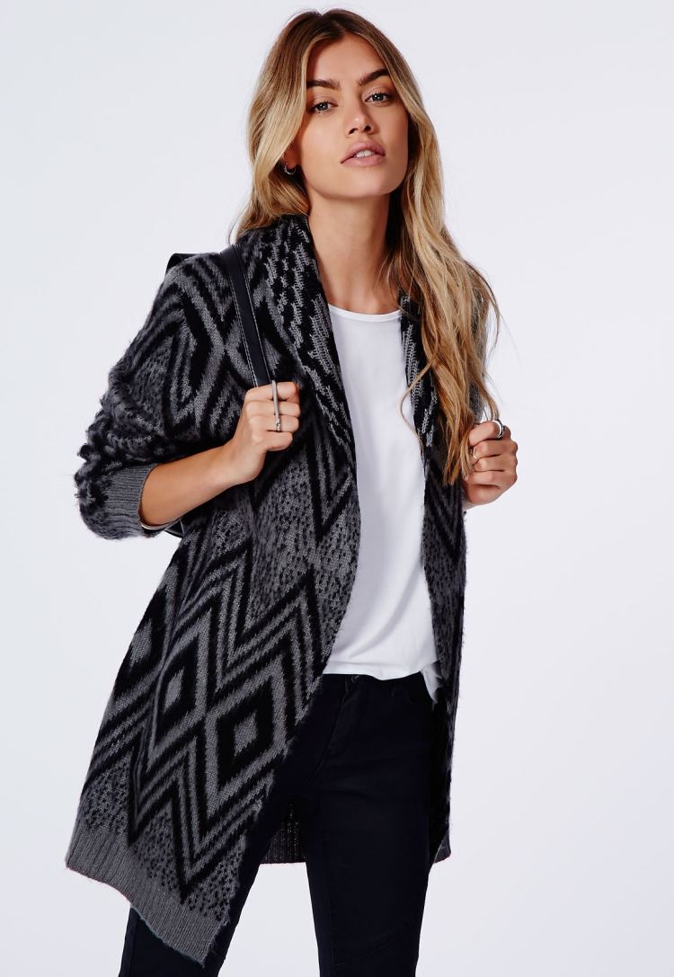 hippie-šik-móda-boho-cardigan-sivá-čierna-rifle-tričko-blond