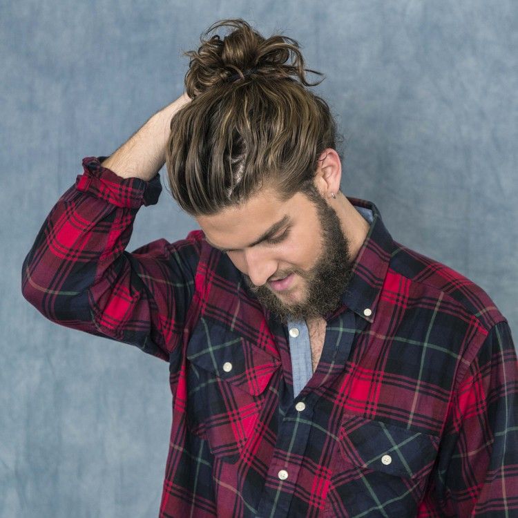 hipster-účes-drdol-muž-drdol-brada