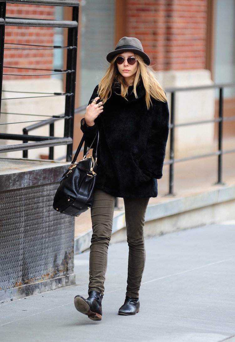 hipster-móda-dámsky kabát-skinny-rifle-ploché-chelsea-čižmy