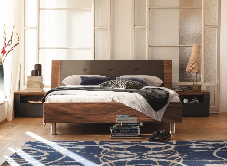 Teraz-time-hulsta-postele-drevený-rám-koža-posteľ-hlava