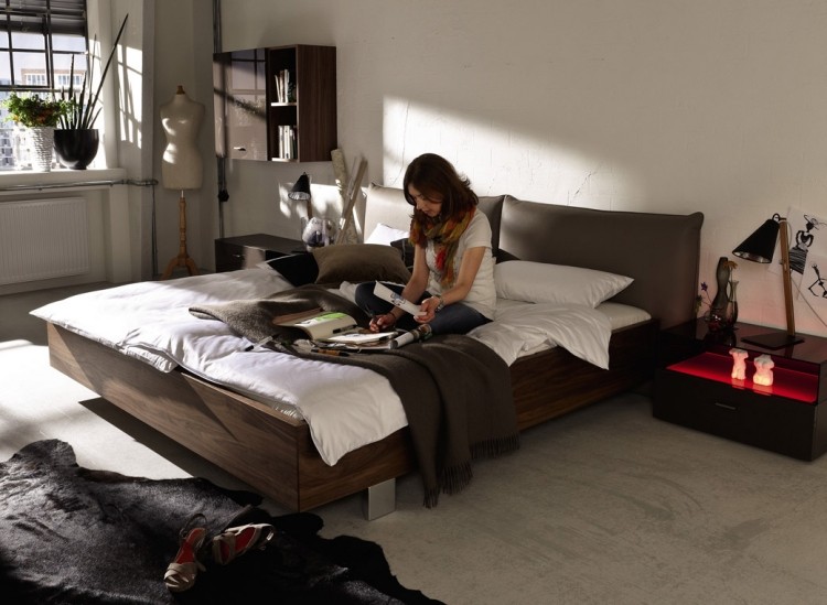 now14-hulsta-postele-masiv-koža-čelo postele-hnedá