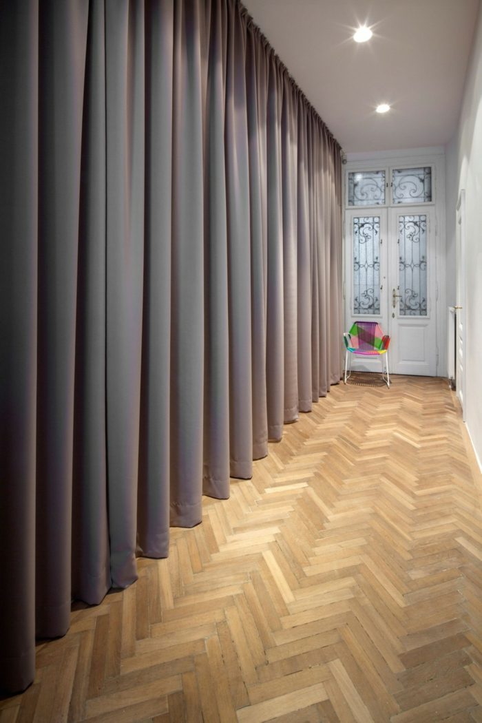 hm byt vo Viedni parketová hala záves vchodové dvere