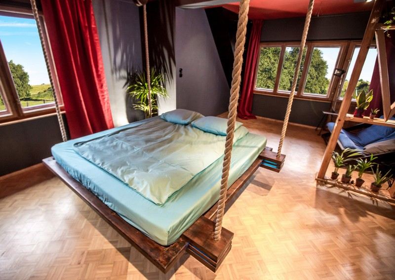 Závesné lôžko-LED-osvetlenie-lano-priestorovo úsporné zariadenie