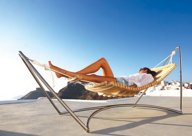 Navrhuje luxusné dielo modernej elegantnej línie ženy