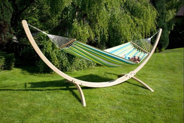 Drevený rám hojdacej siete, funkčný ženský pruhovaný vzor