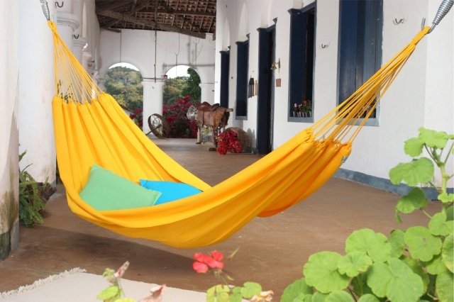 dom obytná štruktúra nádvorie miesto odpočinok dopriať žltá tkanina