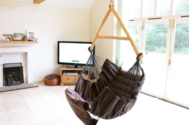 Zimná záhradná záhrada s dreveným rámom z umelej kože