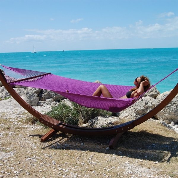 Hojdacia sieť, drevený rám, vonkajší nábytok, moderný dizajn