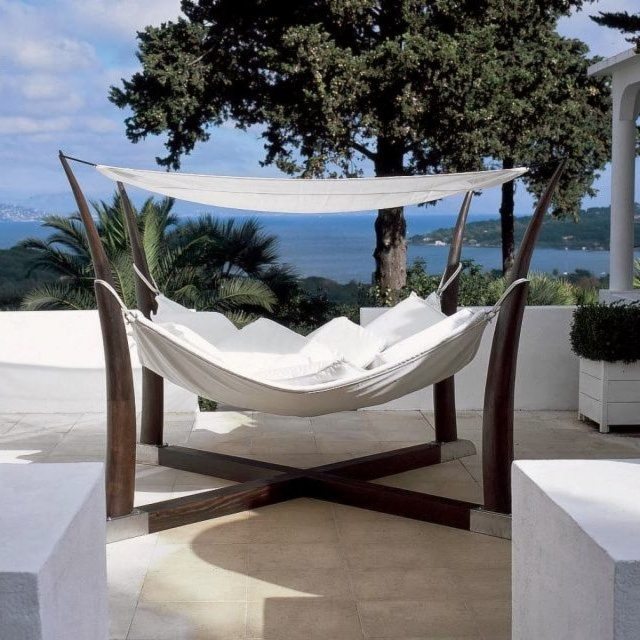 hamakový rám drevená terasa niekoľko ľudí štvorcová ochrana pred slnkom hojdacia sieť s rámovou terasou a záhradou pre niekoľko ľudí