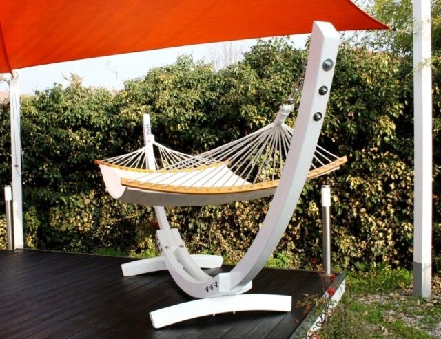 hojdacia sieť drevený rám biela terasa gzebo dizajn Taliansko rám hojdacej siete biela terasa gzebo dizajn taliansko