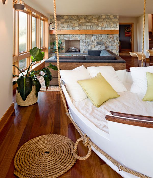 stará loď visiaca posteľ prestavaný odpočinok počas dňa stará loď závesná posteľ prerobená obývačka rastliny krb