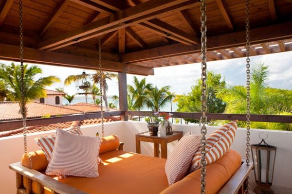 klasický závesný veľký posteľ plyšový poťah mäkké pohodlie klasická závesná veľká posteľ plyšová terasa exotická atmosféra