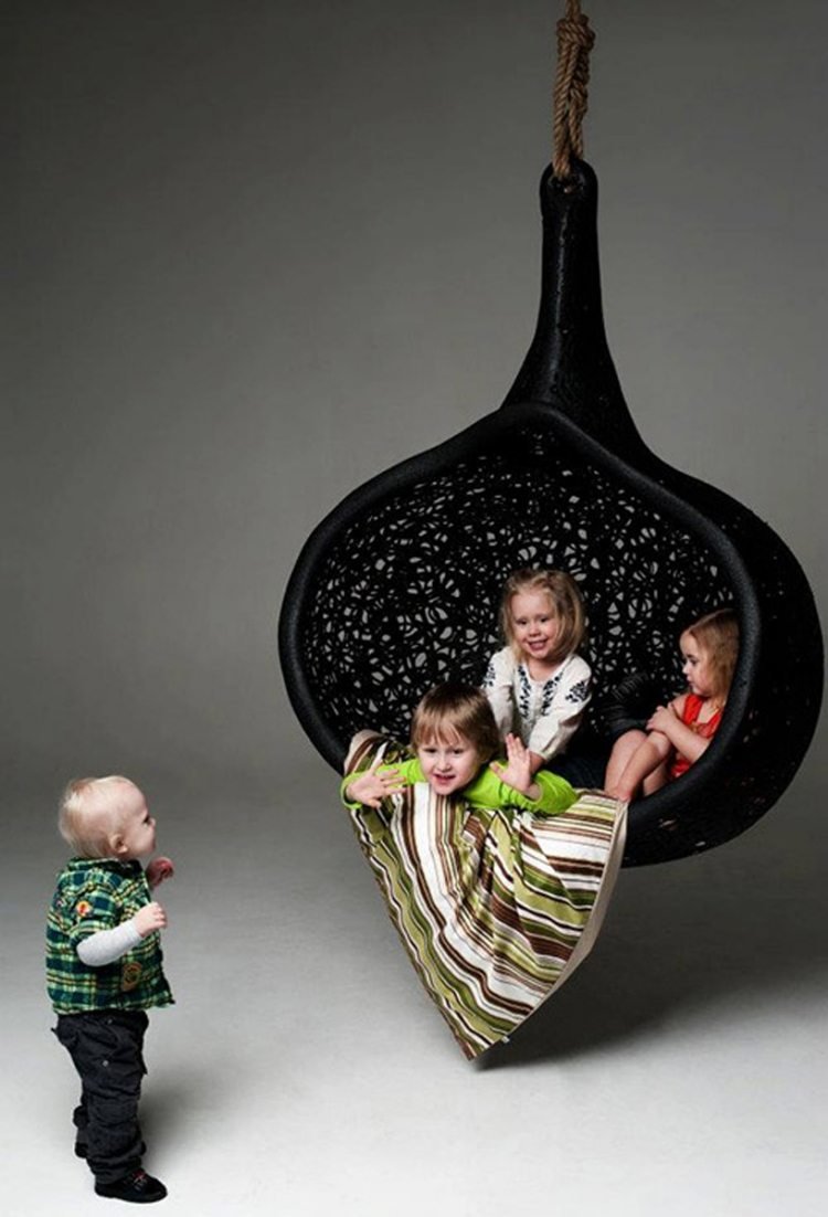 závesné kreslo-košík-ratan-moderné-čierne-plastové-prútené-konkon-deti-ručné-hniezdo