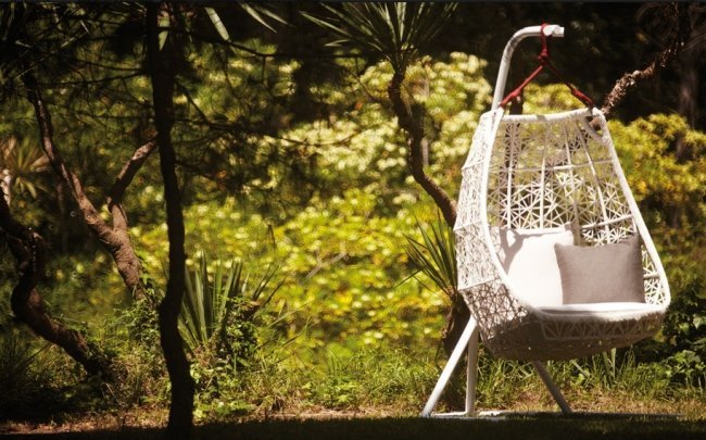 ratanová závesná stolička kettal maia designer ratanové závesné kreslo kettal maia v záhrade