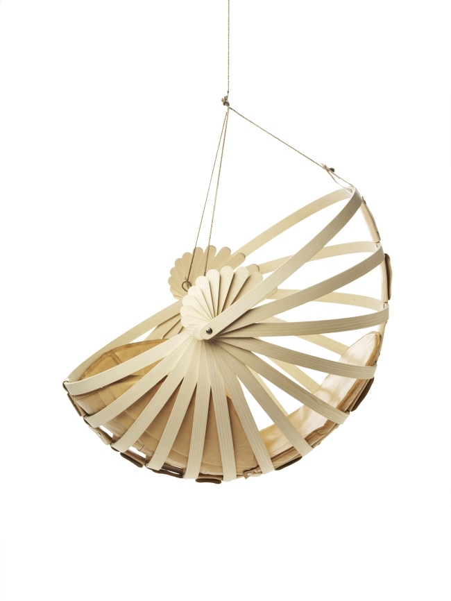 ratanová závesná stolička jiella wood designer ratanová závesná stolička jiella wood designer v záhrade