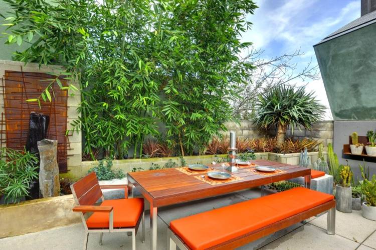 Zasaďte vyvýšený záhon ako clonu súkromia