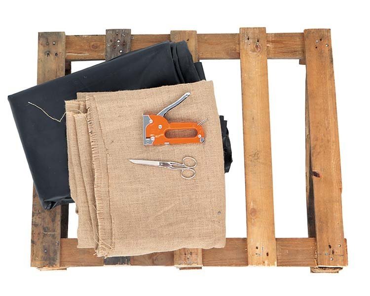 vyvýšené postele-palety-stavať-vertikálne-materiály