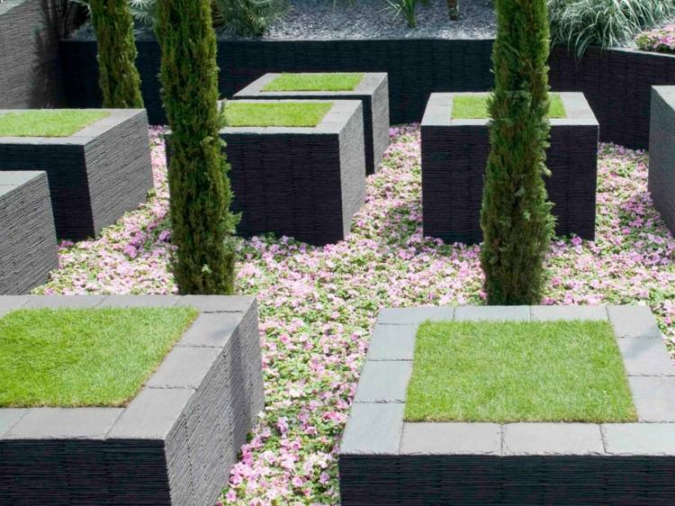 Žulové vyvýšené postele v záhradke Postavený záhon-stavať-trávnik-kosodrevina-kvety