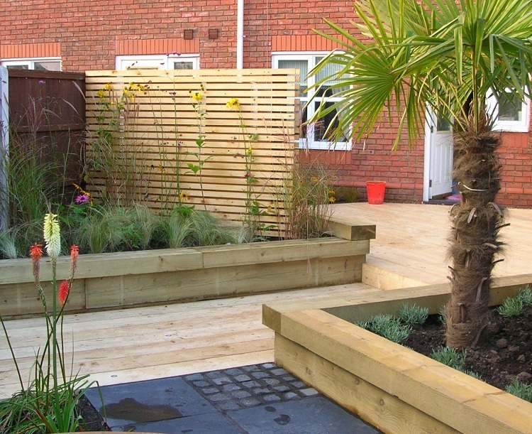 Postavte vyvýšenú posteľ z dreva v záhradke na záhrade Vyvýšené záhony-stavať-pozemky-vytvárať-okrasné trávy