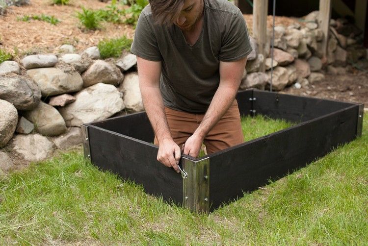 Zdvihnutá posteľ-zostava-svoj-rám-konštrukcia-montáž